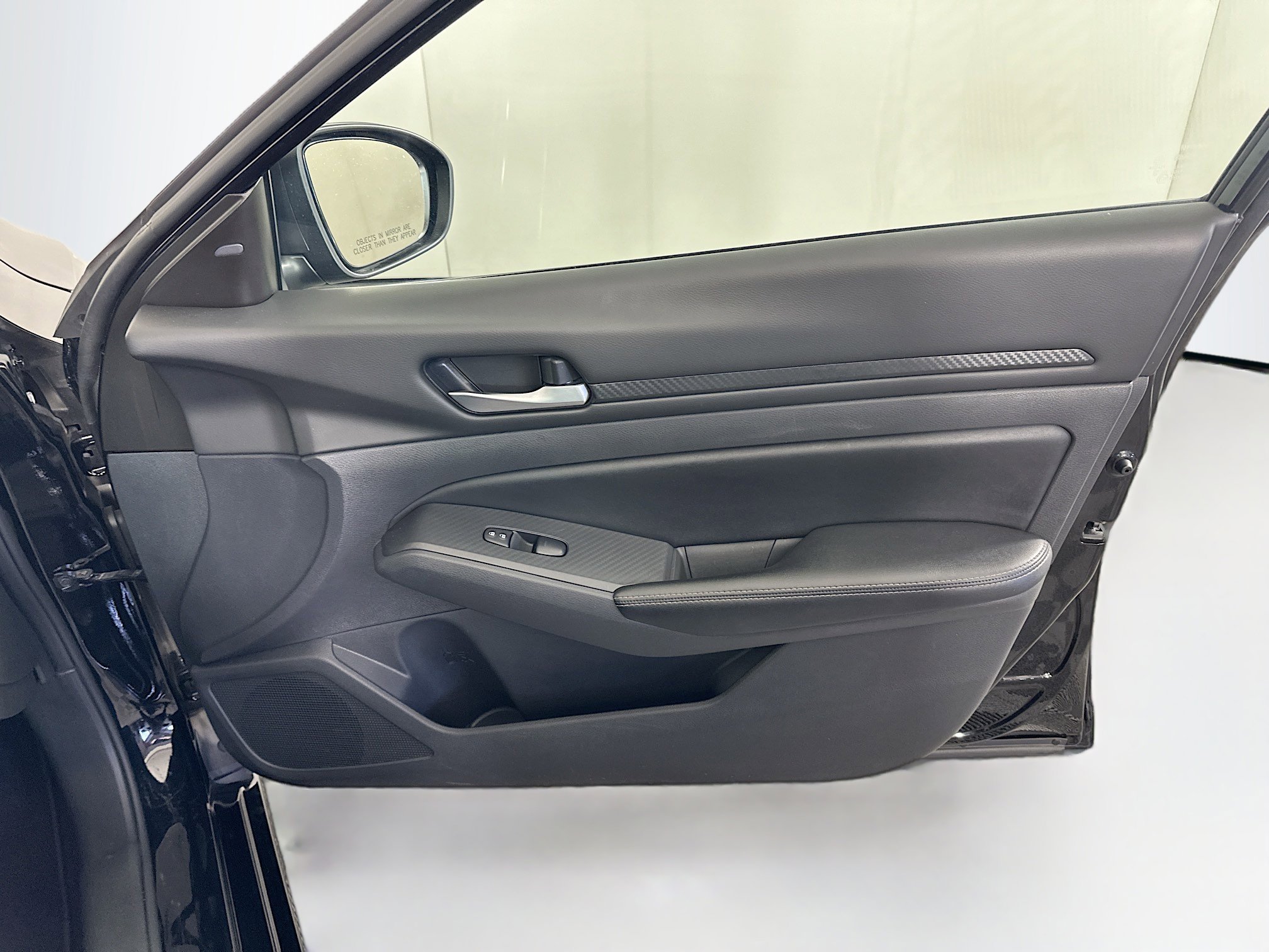 Used 2025 Nissan Altima 2.5 SV image 30