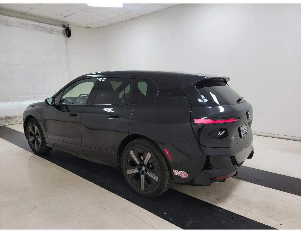 Used 2024 BMW iX xDrive50 w/ Sport Package AWD/4WD image 4