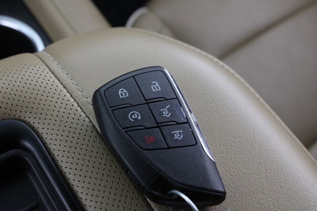 Used 2024 Chevrolet Suburban Premier image 31