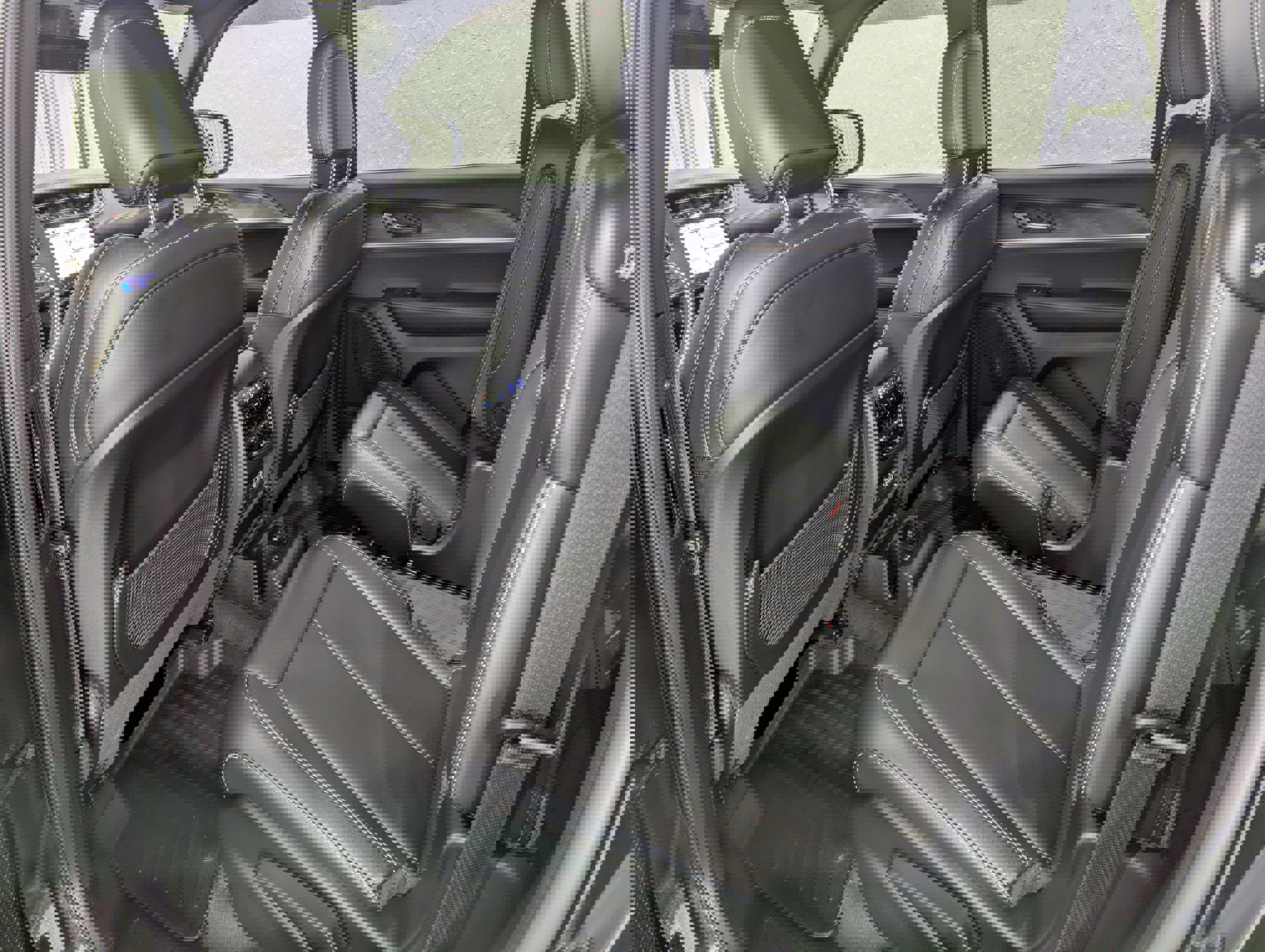 Used 2025 Jeep Grand Cherokee L Limited w/ Black Appearance Package image 11