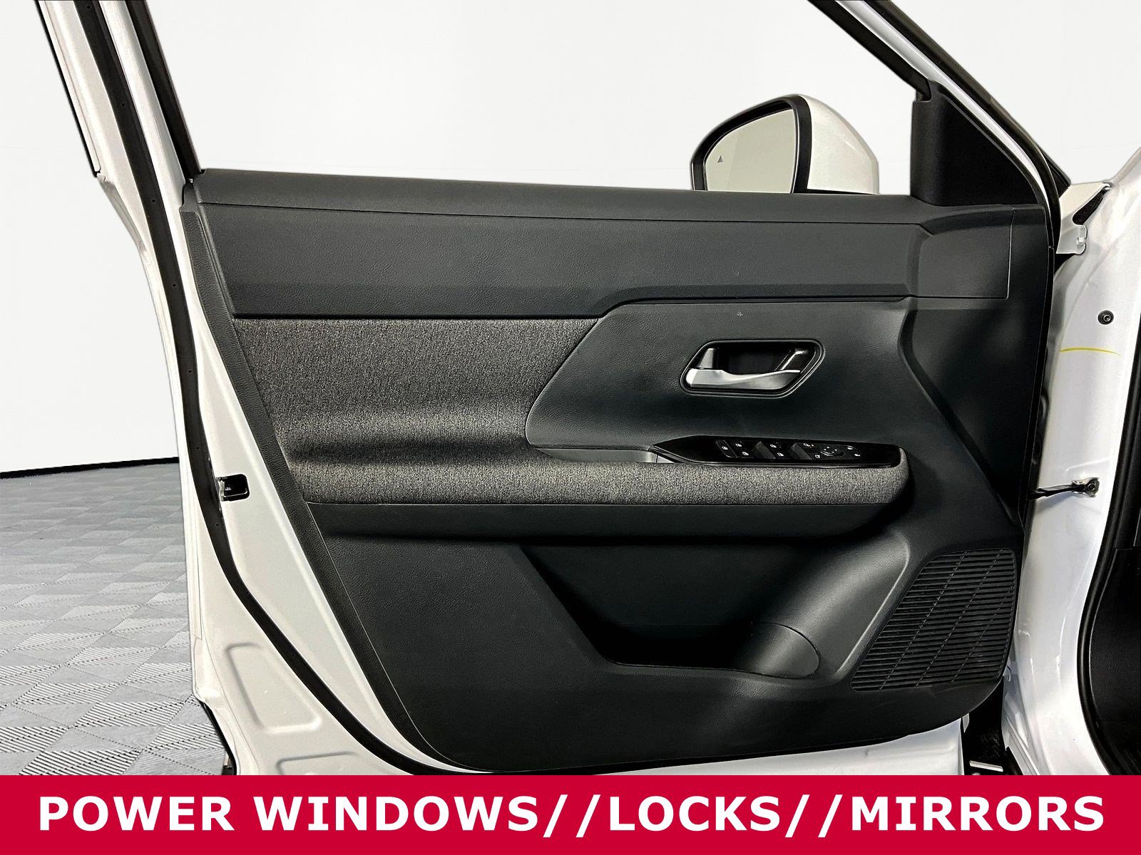 Certified 2025 Nissan Kicks SV AWD/4WD image 18