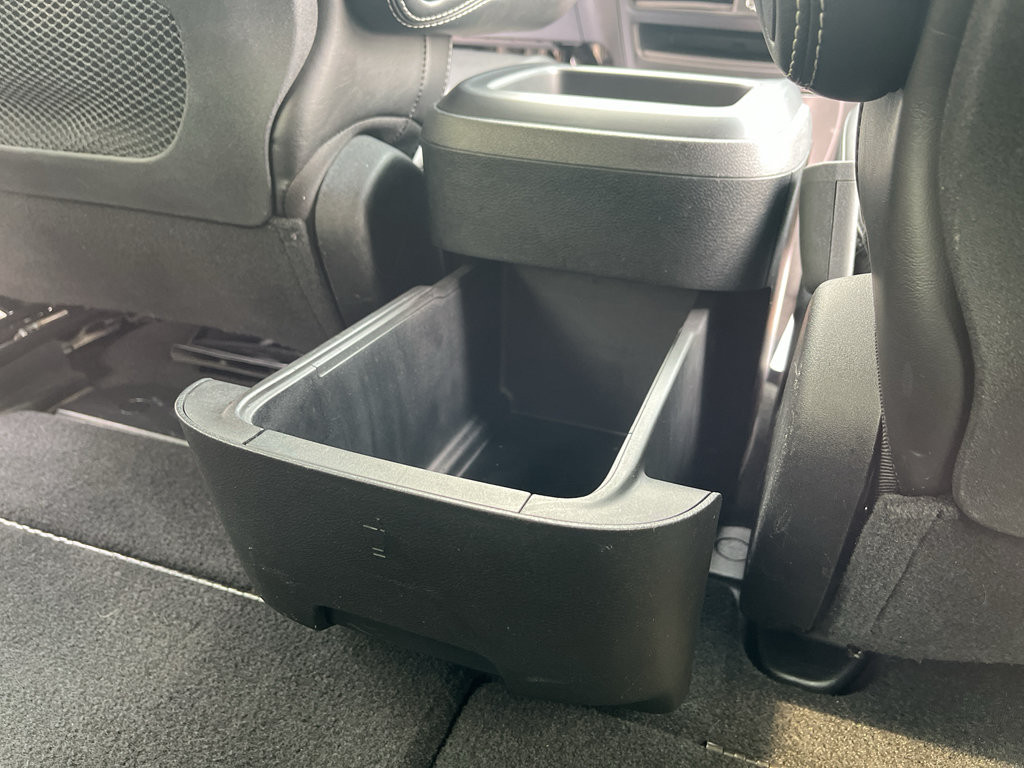 Used 2025 Chrysler Pacifica Select FWD image 38