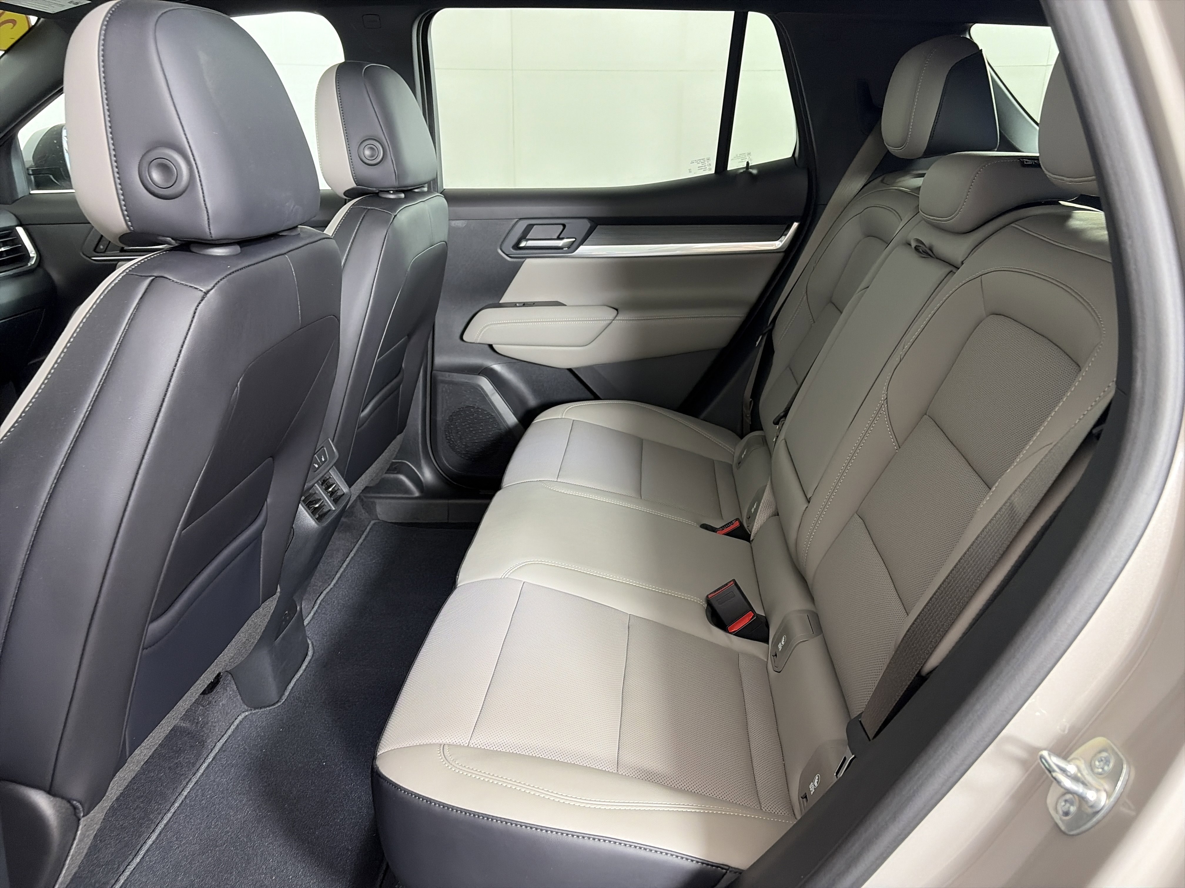 Certified 2026 GMC Terrain Elevation w/ Elevation Premium Package image 7