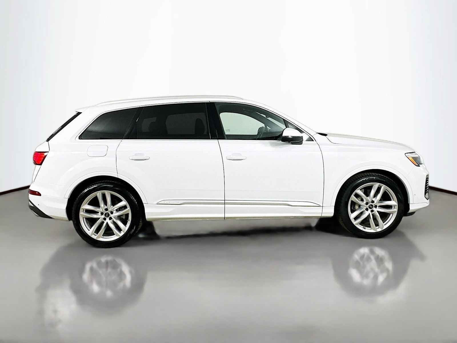 Used 2025 Audi Q7 3.0T Premium Plus w/ Premium Plus Package AWD/4WD image 4