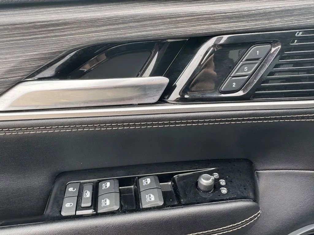 Used 2023 Jeep Wagoneer Series II AWD/4WD image 12