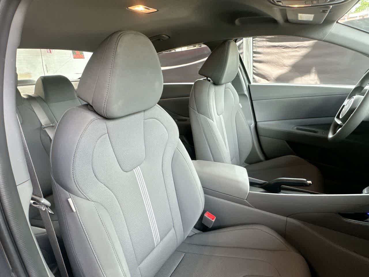 Used 2025 Hyundai Elantra SE FWD image 27