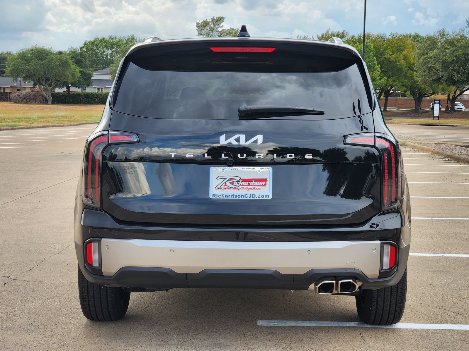 Used 2025 Kia Telluride EX w/ EX Captain's Chair Package FWD image 5