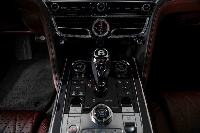 Used 2022 Bentley Flying Spur W12 image 26