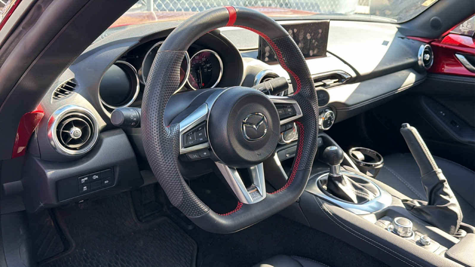 Used 2024 MAZDA MX-5 Miata Grand Touring RWD image 30