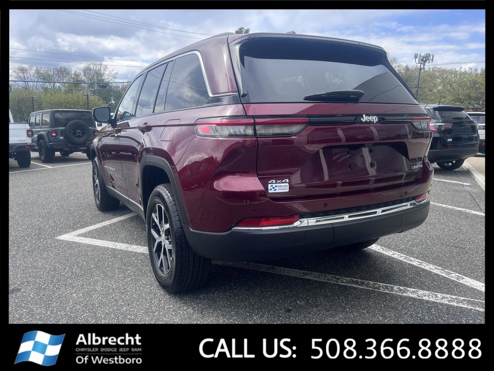 Used 2025 Jeep Grand Cherokee Limited AWD/4WD image 3