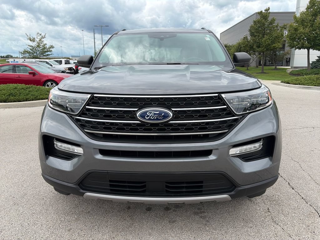 Used 2024 Ford Explorer XLT w/ Equipment Group 202A AWD/4WD image 2