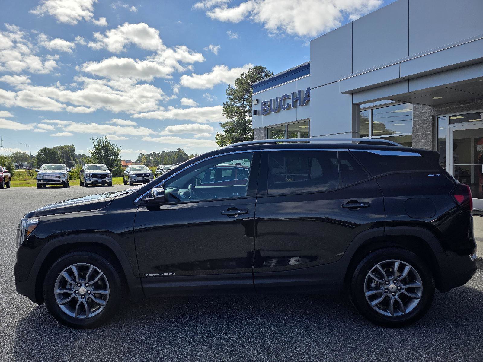 Used 2024 GMC Terrain SLT image 8