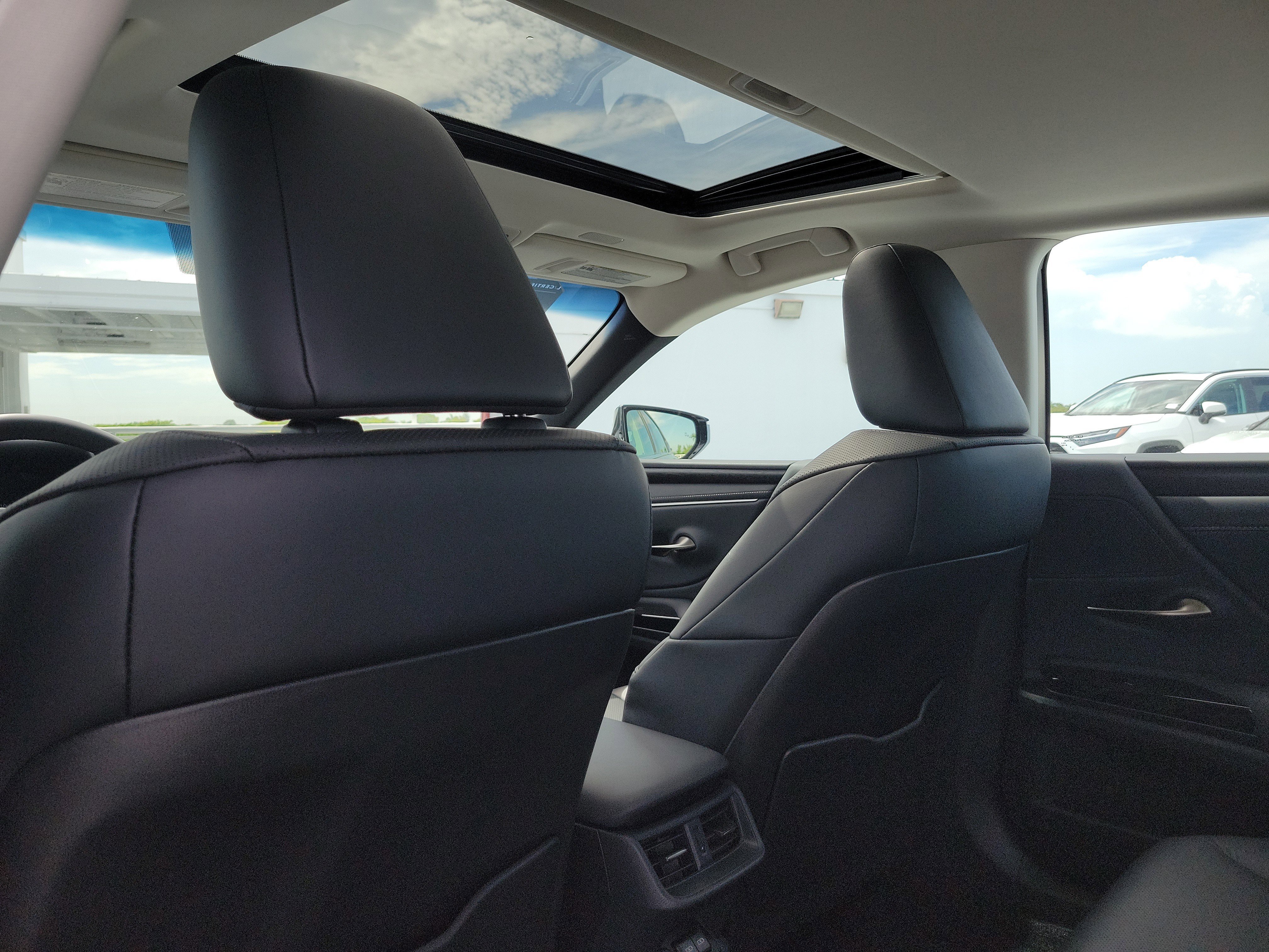 Certified 2025 Lexus ES 350 w/ Premium Package FWD image 14