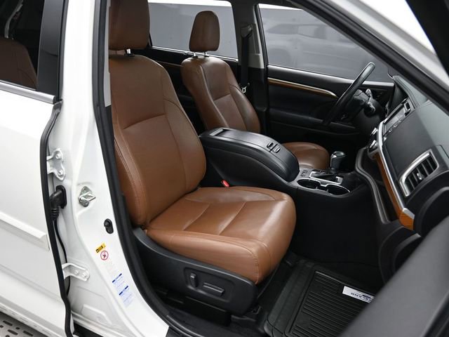 Used 2017 Toyota Highlander Limited Platinum image 31