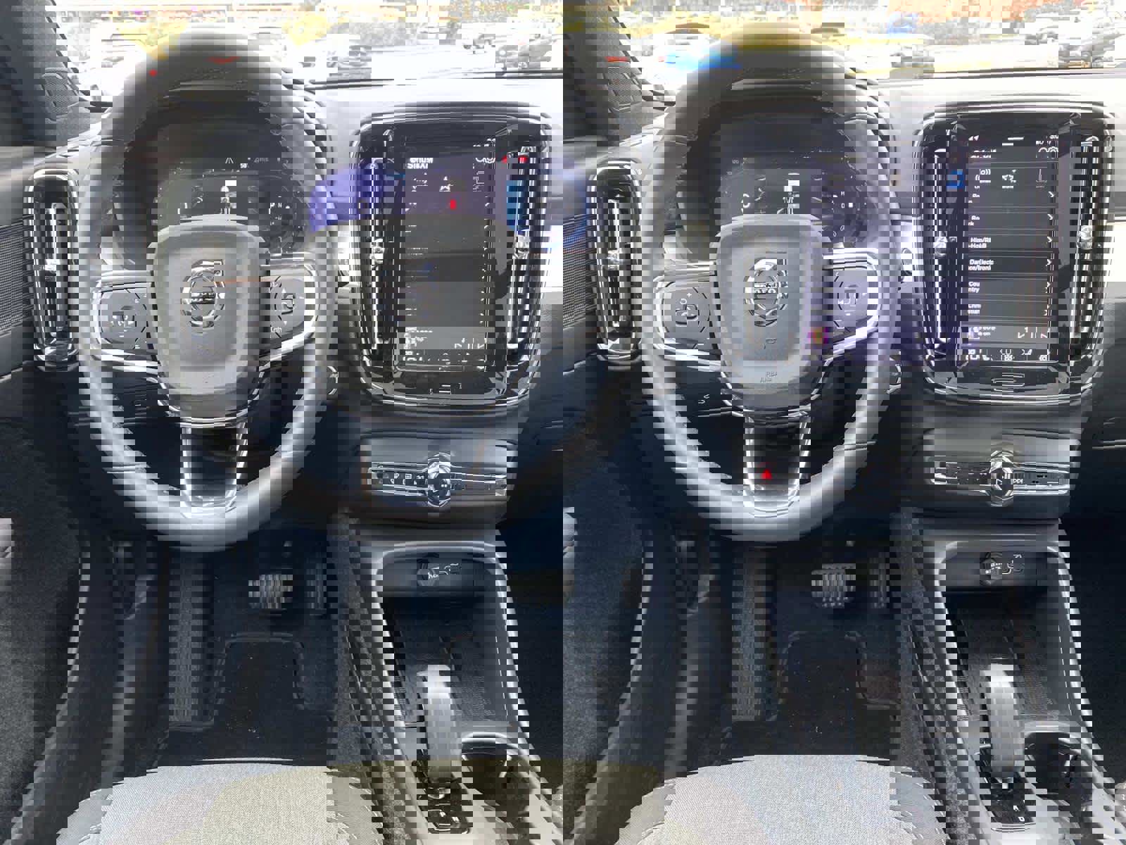 Used 2024 Volvo XC40 B5 Core image 12