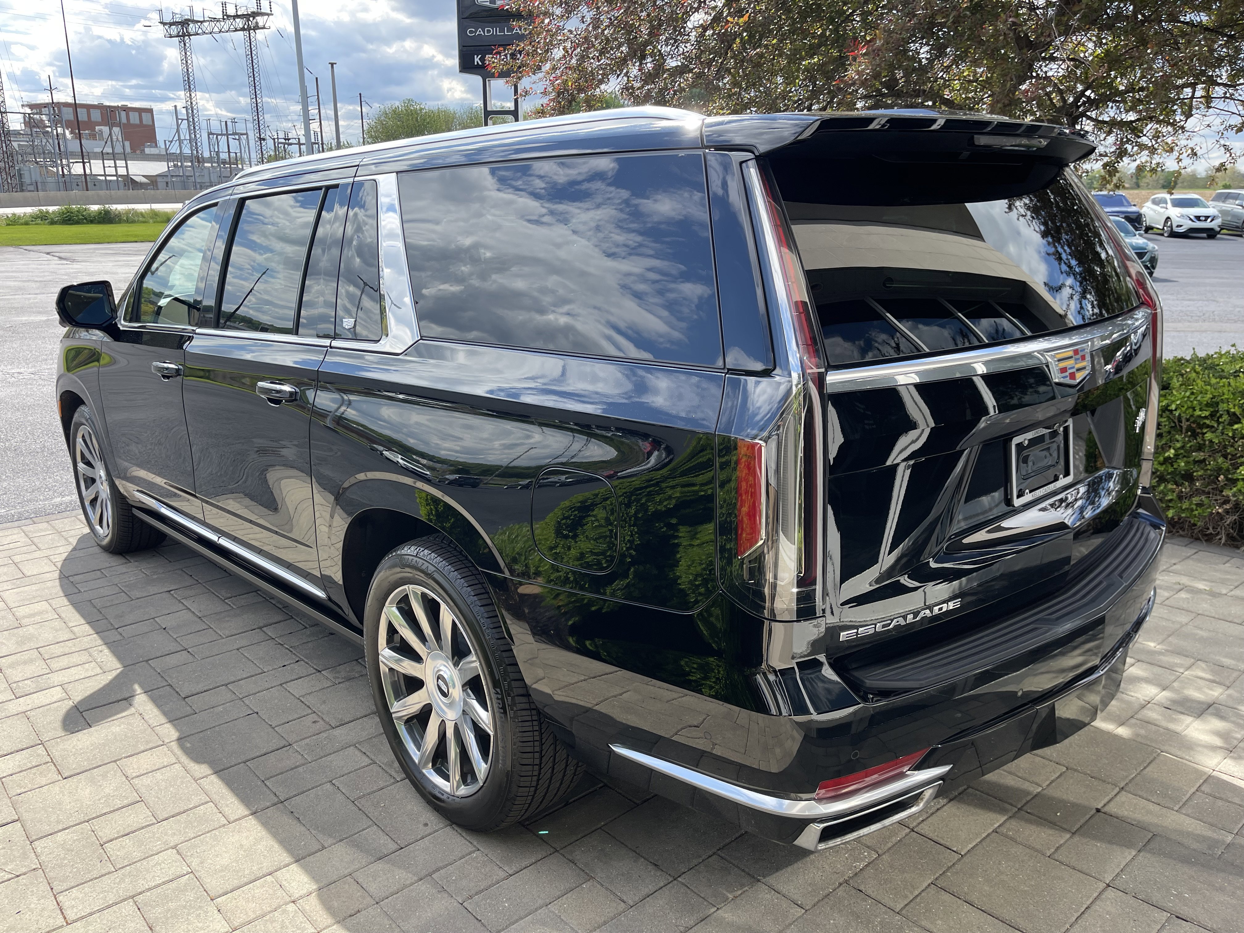 Used 2022 Cadillac Escalade ESV Premium Luxury Platinum AWD/4WD image 36