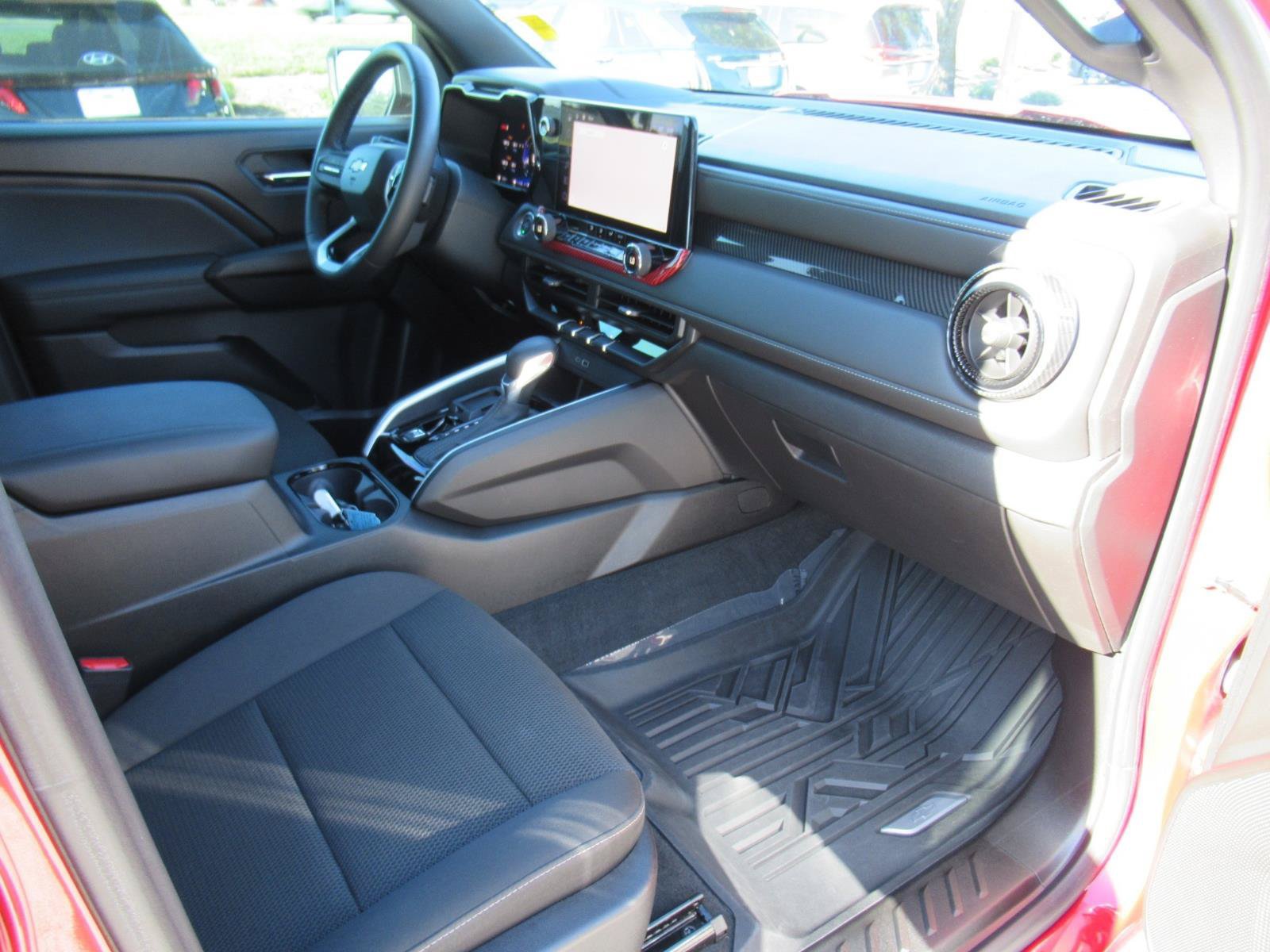Used 2024 Chevrolet Colorado LT w/ LT Convenience Package RWD image 12