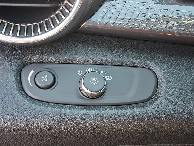 New 2026 Chevrolet Trax ACTIV w/ Sunroof Package FWD image 18