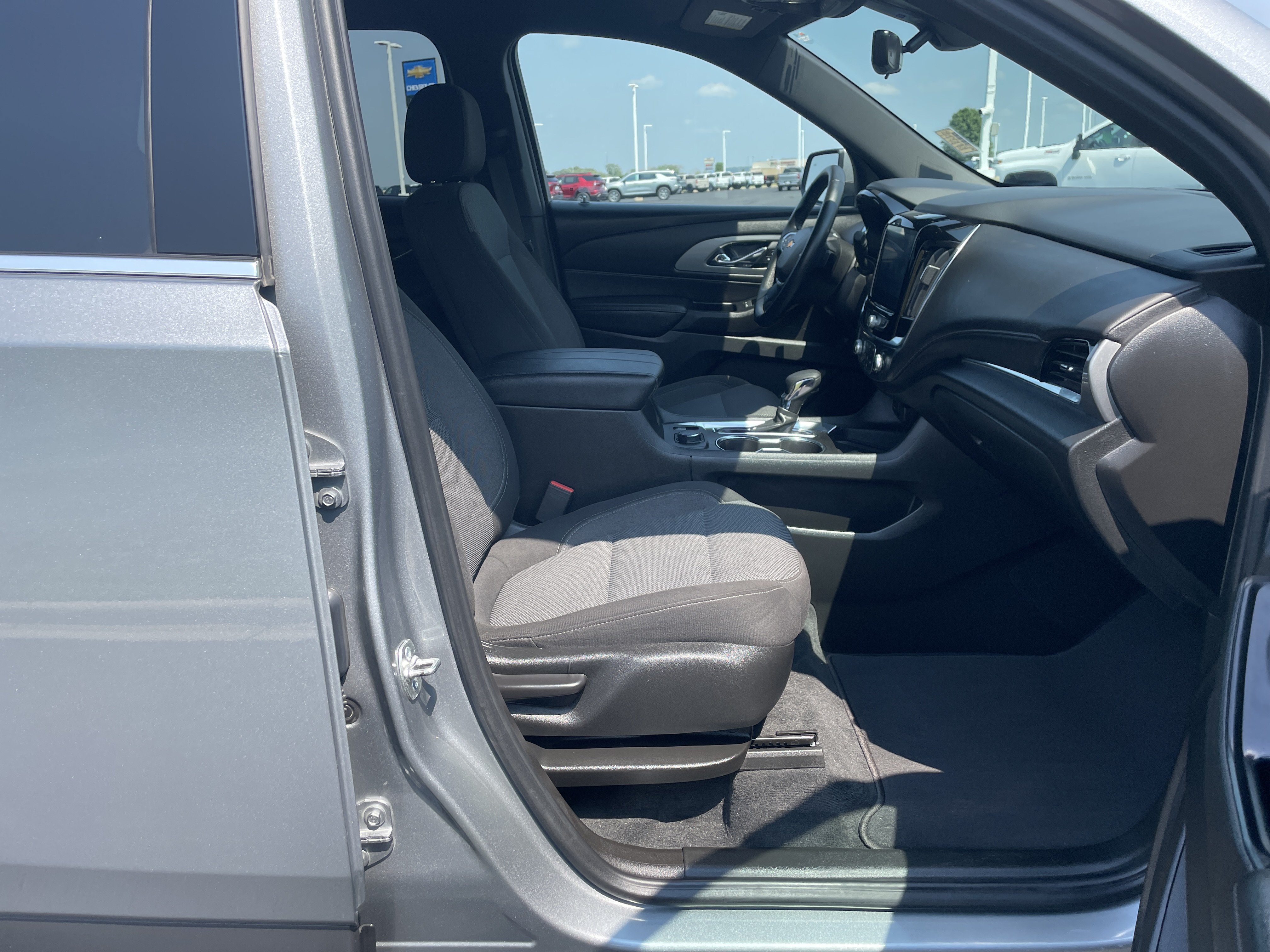 Used 2023 Chevrolet Traverse LT w/ Rear Camera Mirror Package AWD/4WD image 24