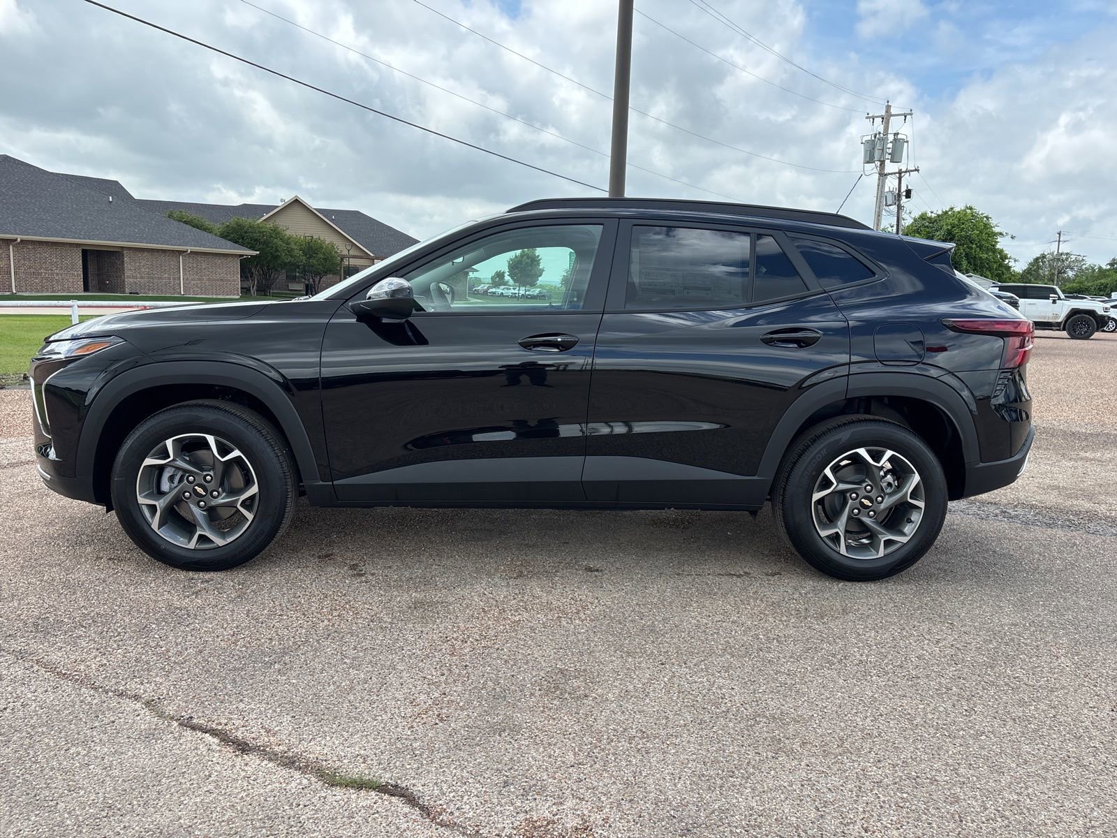 New 2026 Chevrolet Trax LT image 2