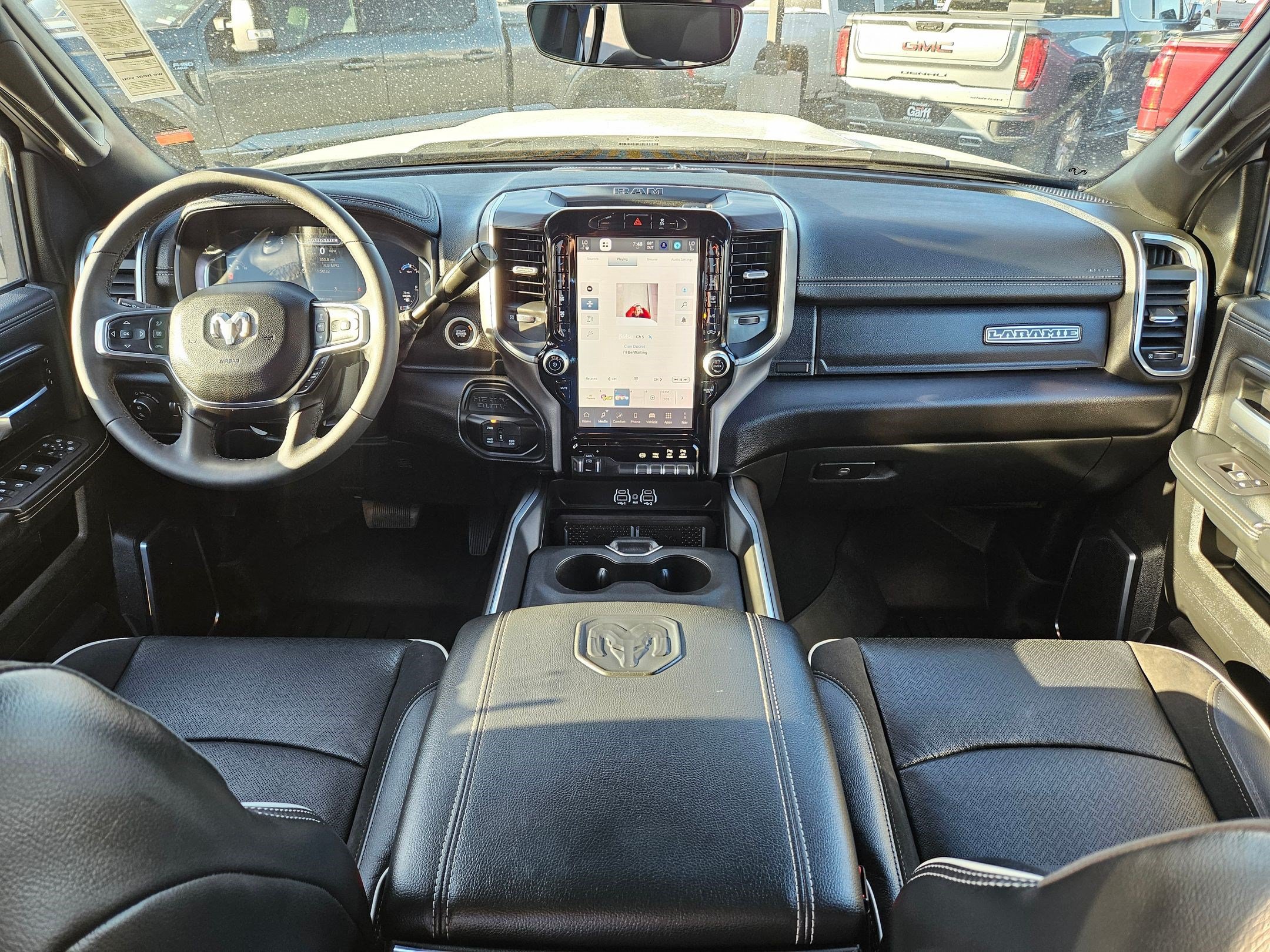 Used 2025 RAM 2500 Laramie AWD/4WD image 30