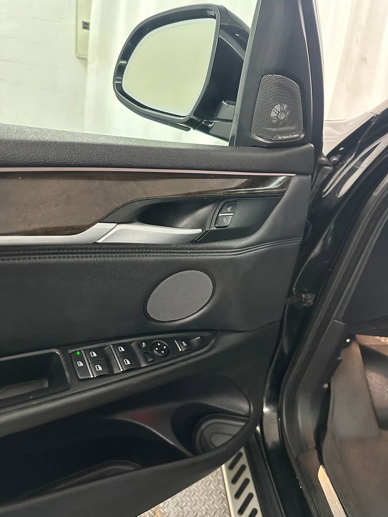 Used 2017 BMW X5 xDrive40e image 9