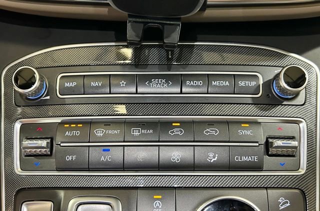 Used 2021 Hyundai Santa Fe Limited image 45