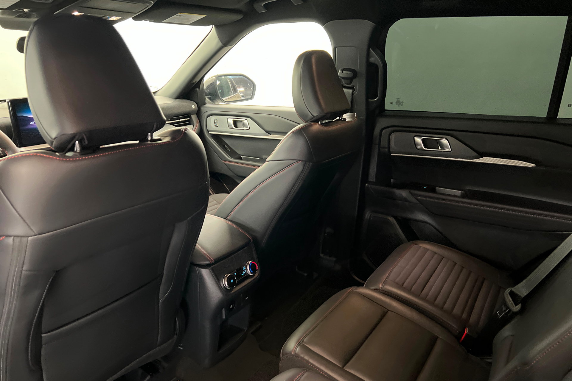 Used 2026 Ford Explorer ST-Line w/ ST-Line Street Pack AWD/4WD image 19