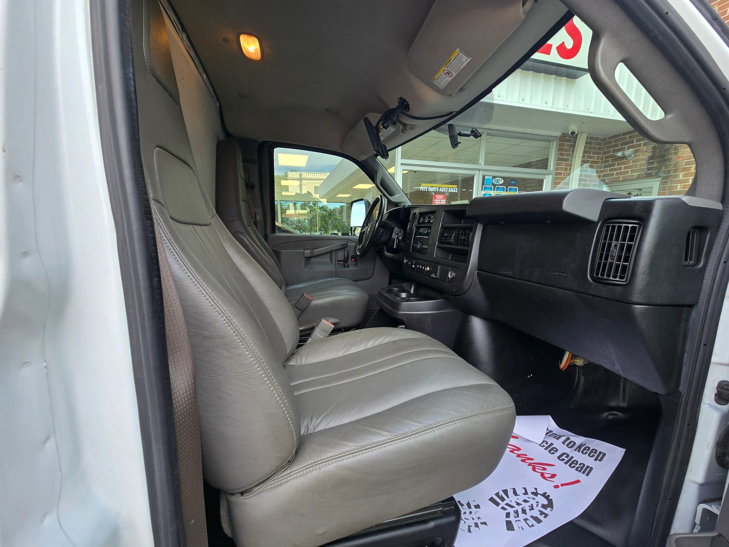 Used 2018 Chevrolet Express 3500 w/ Power Convenience Package RWD image 12