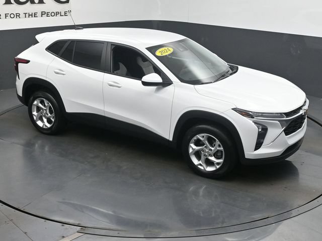 Used 2024 Chevrolet Trax LS w/ LS Convenience Package FWD image 42
