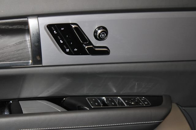 Certified 2026 Cadillac Vistiq Platinum w/ LPO, Floor Liner Package AWD/4WD image 34
