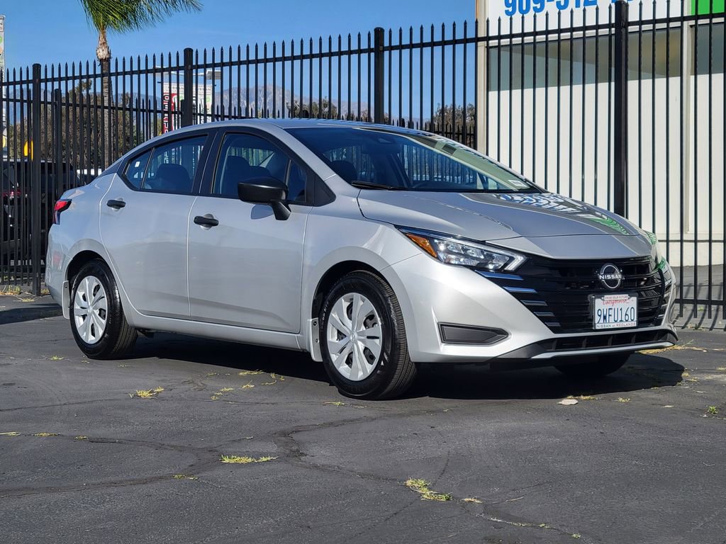 Used 2025 Nissan Versa S w/ Trunk Package image 32