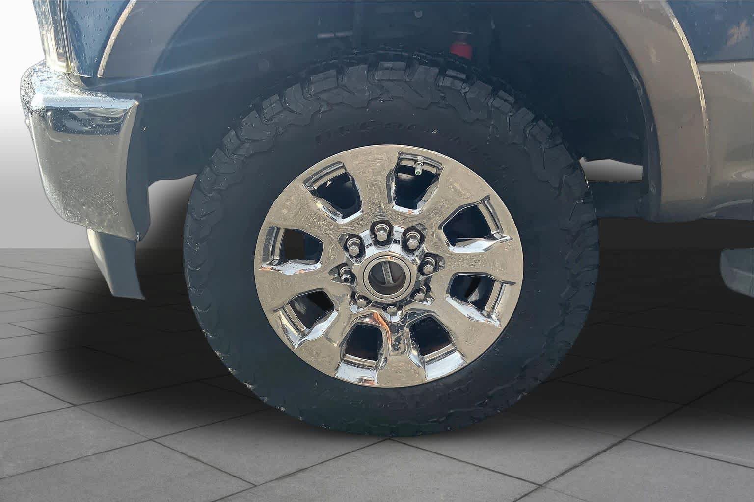 Used 2017 Ford F250 Lariat w/ Lariat Ultimate Package AWD/4WD image 11