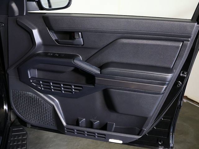Used 2025 Toyota 4Runner SR5 AWD/4WD image 30