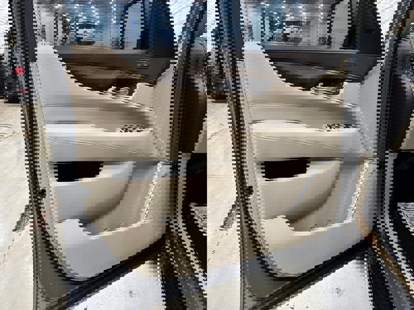 Used 2020 Cadillac Escalade ESV Luxury w/ Escalade Sport Edition image 10