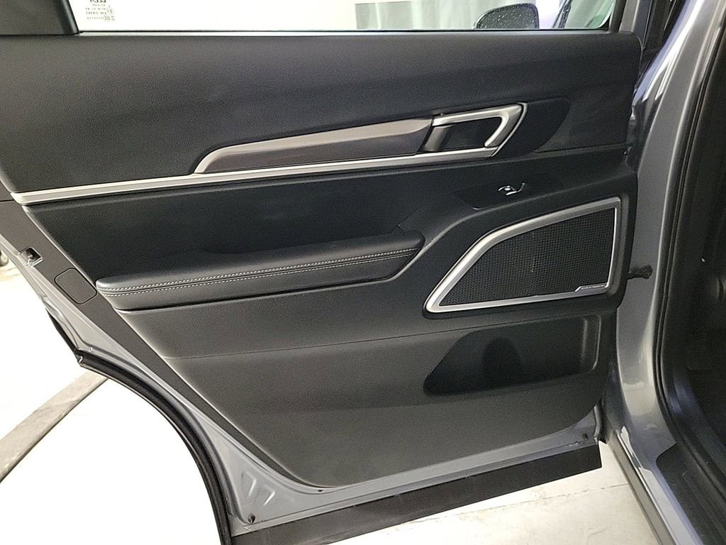 Used 2025 Kia Telluride S image 24