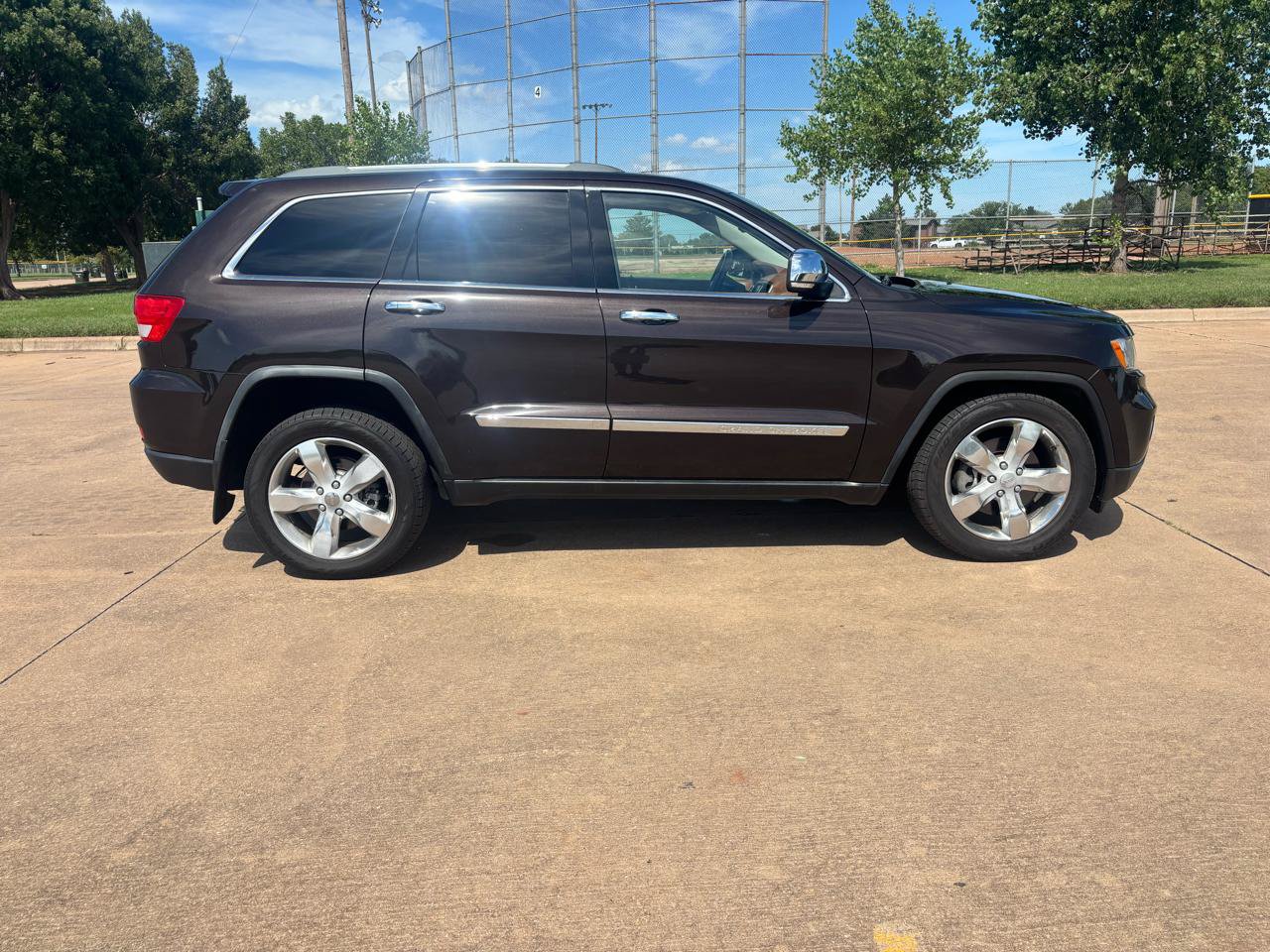 Used 2011 Jeep Grand Cherokee Overland Summit AWD/4WD image 30