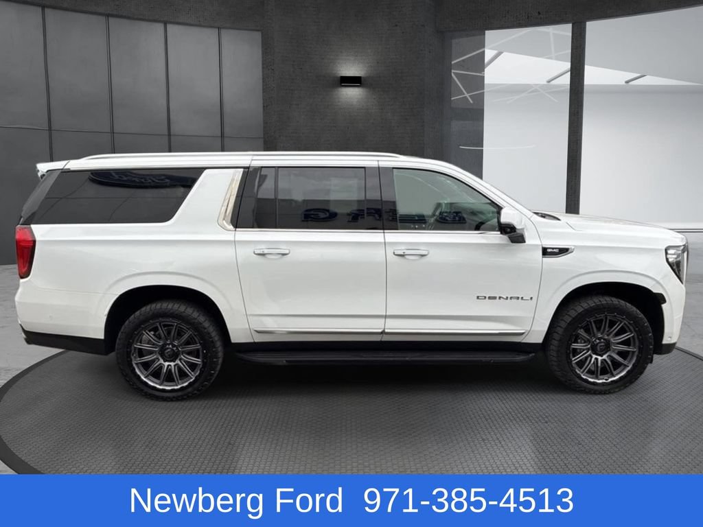 Used 2024 GMC Yukon XL Denali w/ Advanced Technology Package AWD/4WD image 4