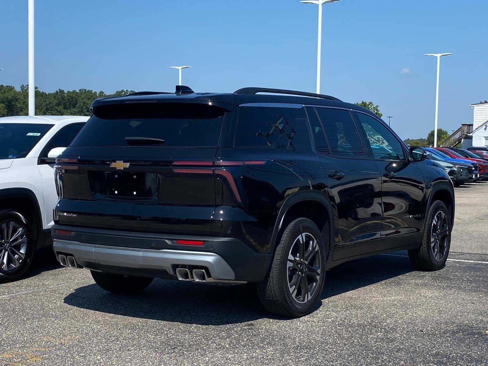 New 2027 Chevrolet Traverse LT w/ Sun and Wheel Package FWD image 6