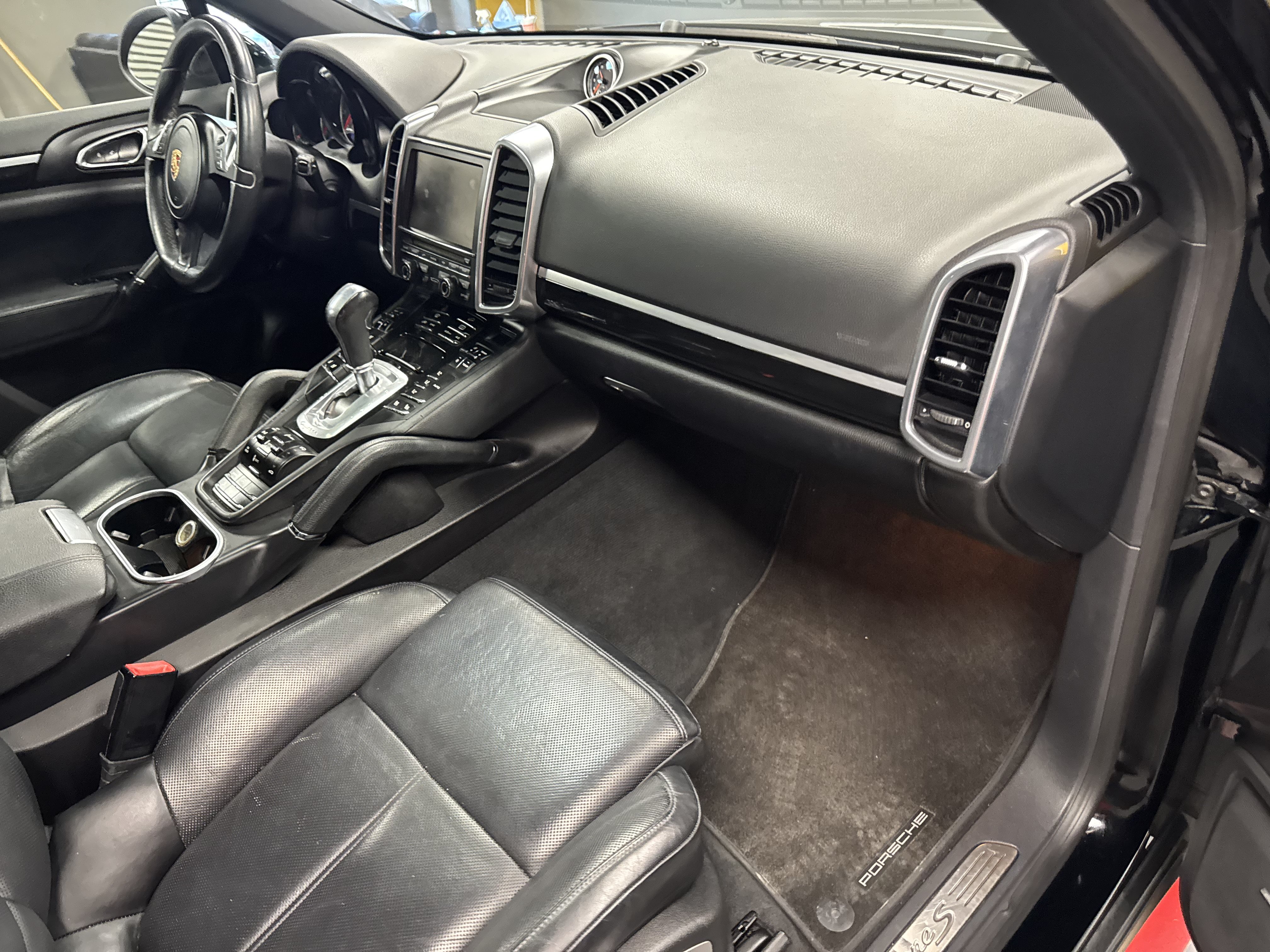 Used 2014 Porsche Cayenne S AWD/4WD image 16