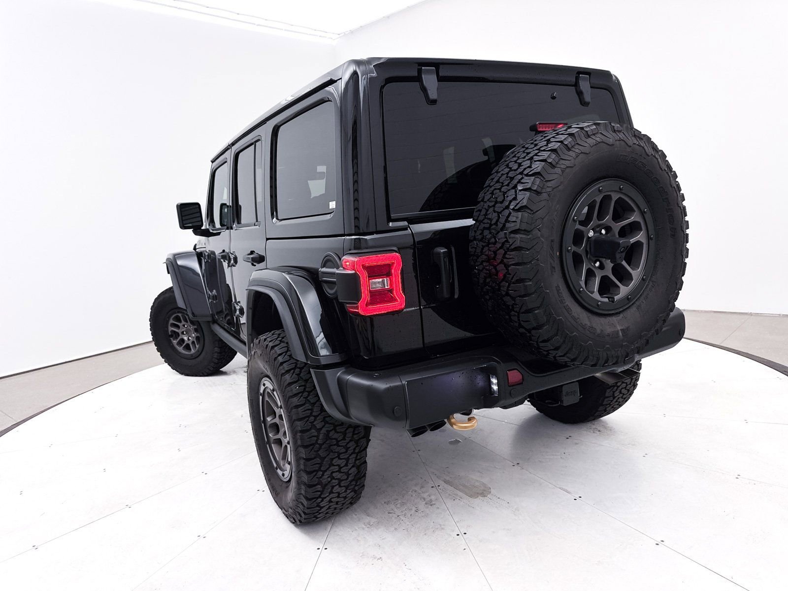 Used 2023 Jeep Wrangler Unlimited Rubicon 392 w/ Xtreme Recon 35" Tire Package image 12
