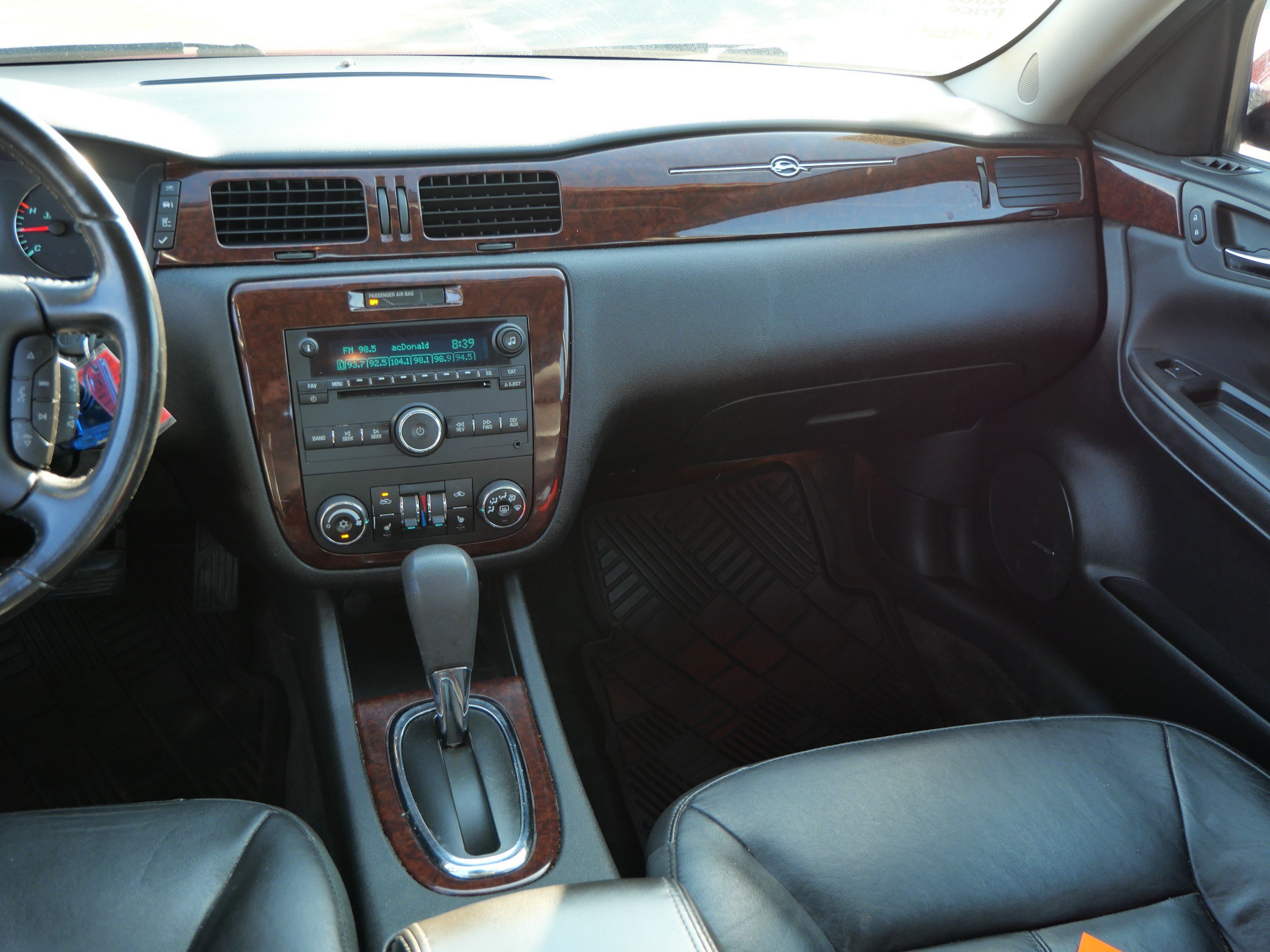 Used 2011 Chevrolet Impala LT w/ Luxury Edition Package FWD image 11