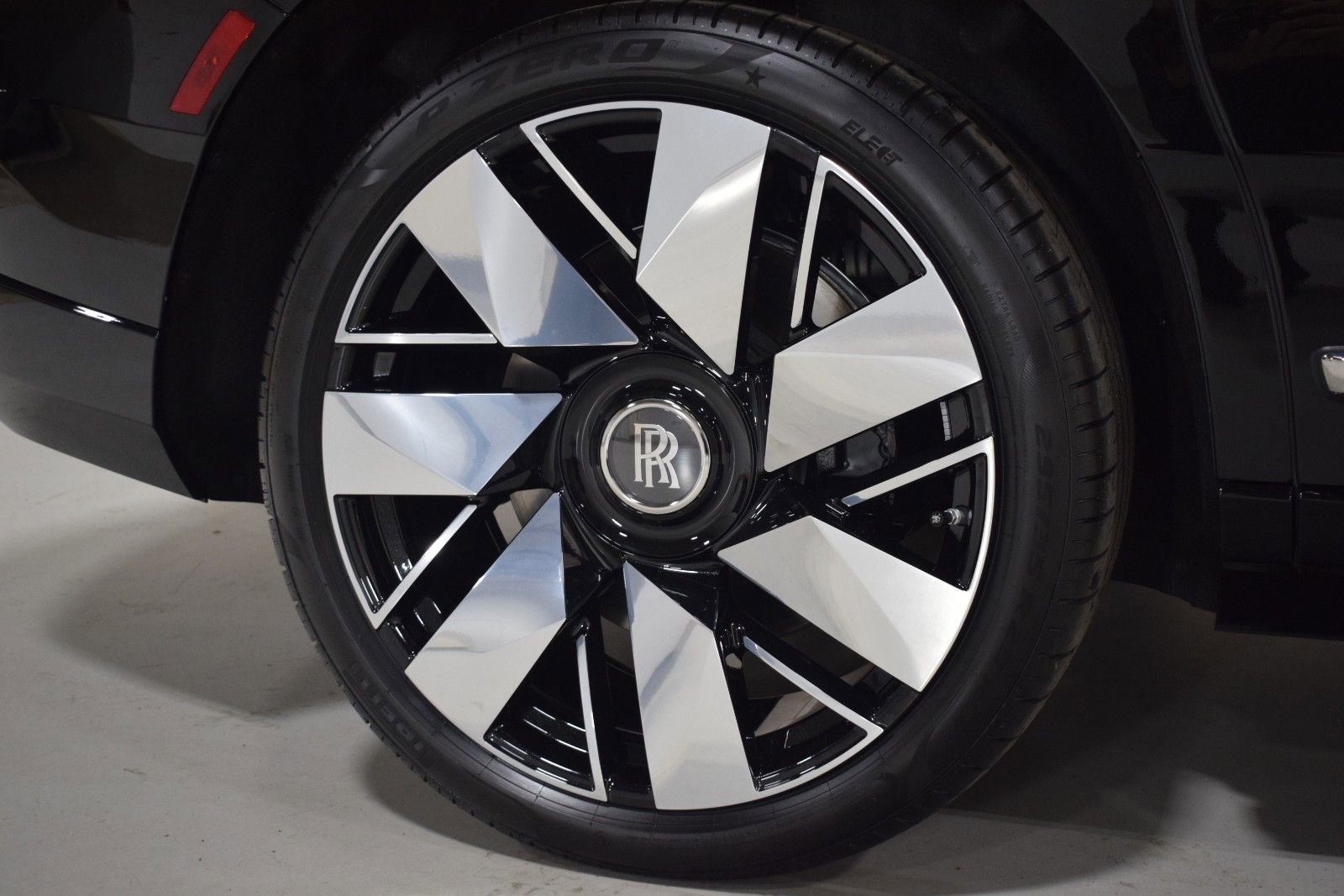 New 2026 Rolls-Royce Cullinan image 15