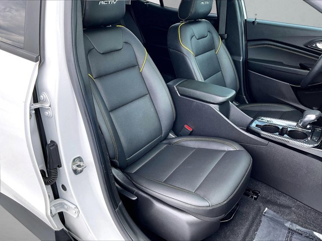 Used 2024 Chevrolet Trax ACTIV w/ Sunroof Package image 9