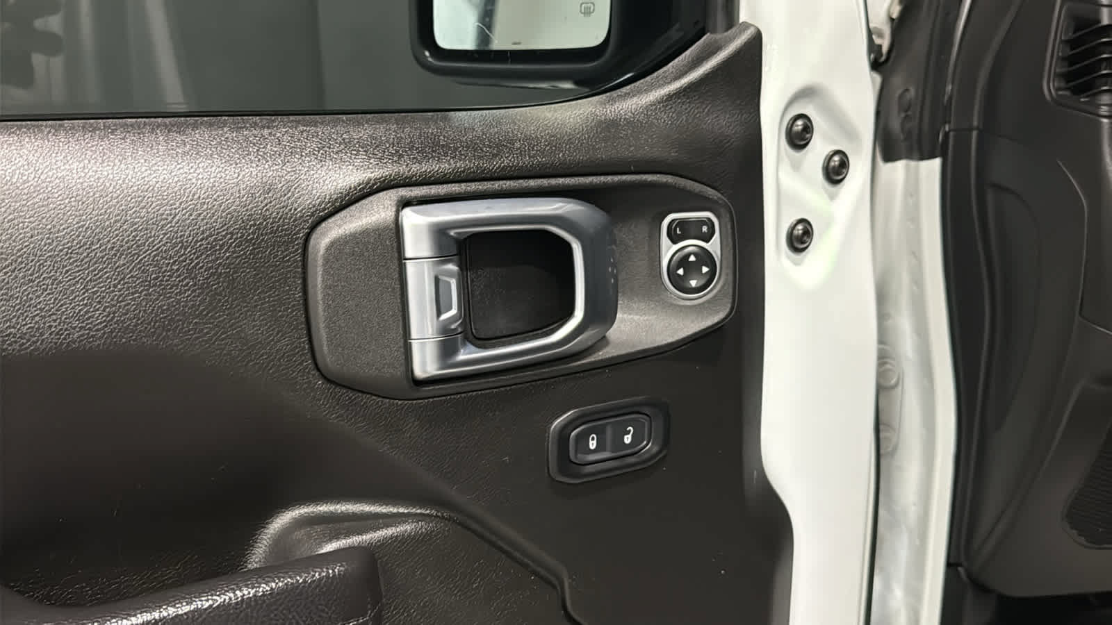 Certified 2024 Jeep Wrangler Unlimited w/ Convenience Group AWD/4WD image 24