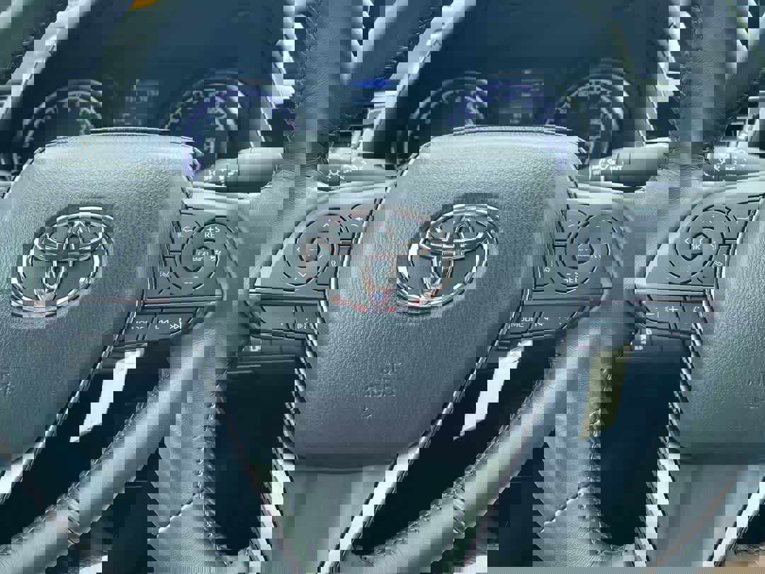 Used 2023 Toyota Camry SE image 14