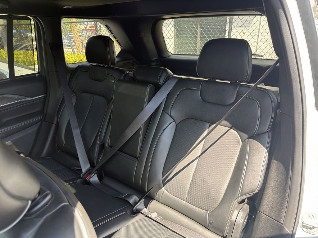 Used 2022 Jeep Grand Cherokee Overland w/ Advanced Protech Group III image 22