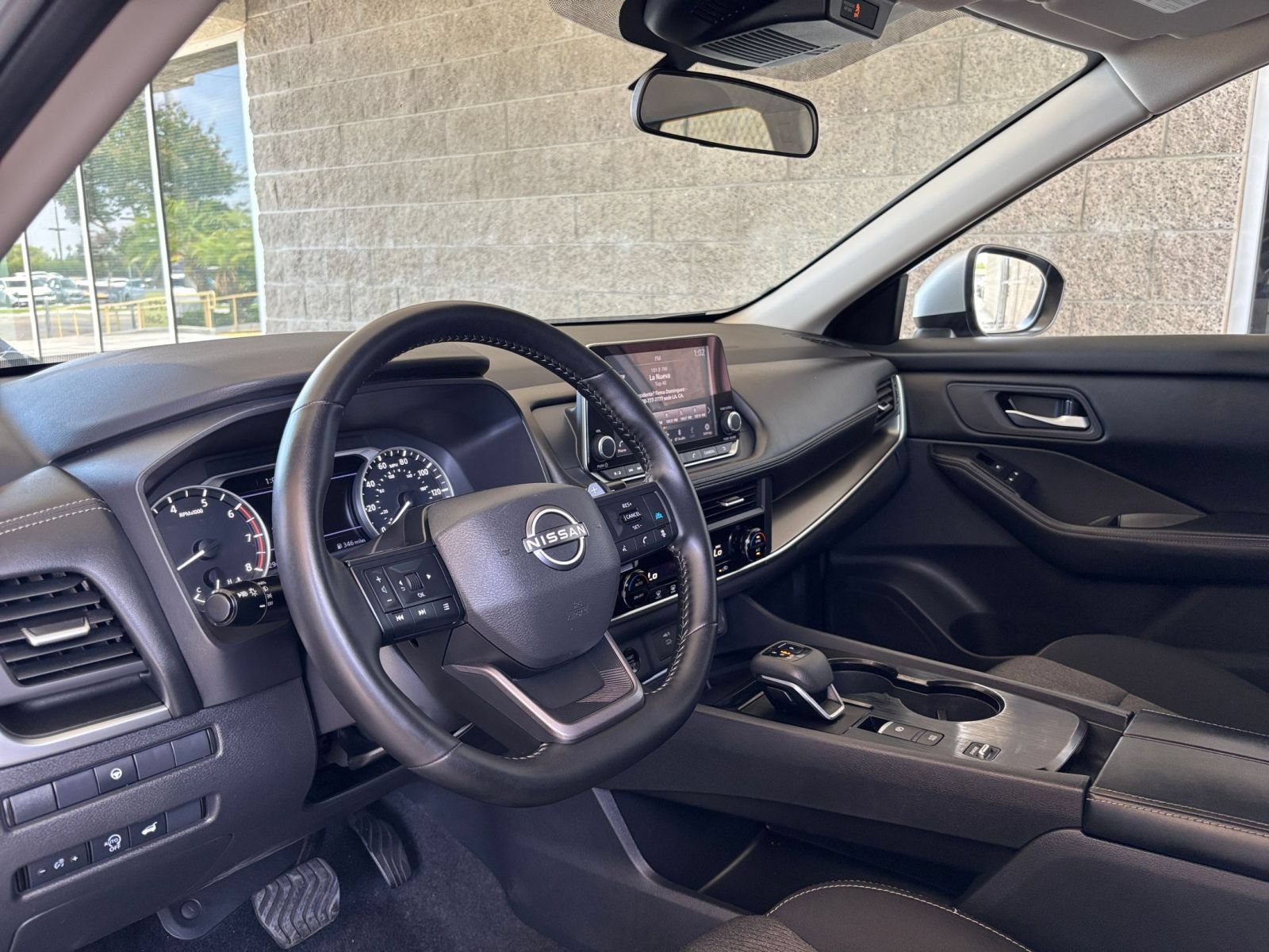 Used 2025 Nissan Rogue SV FWD image 36
