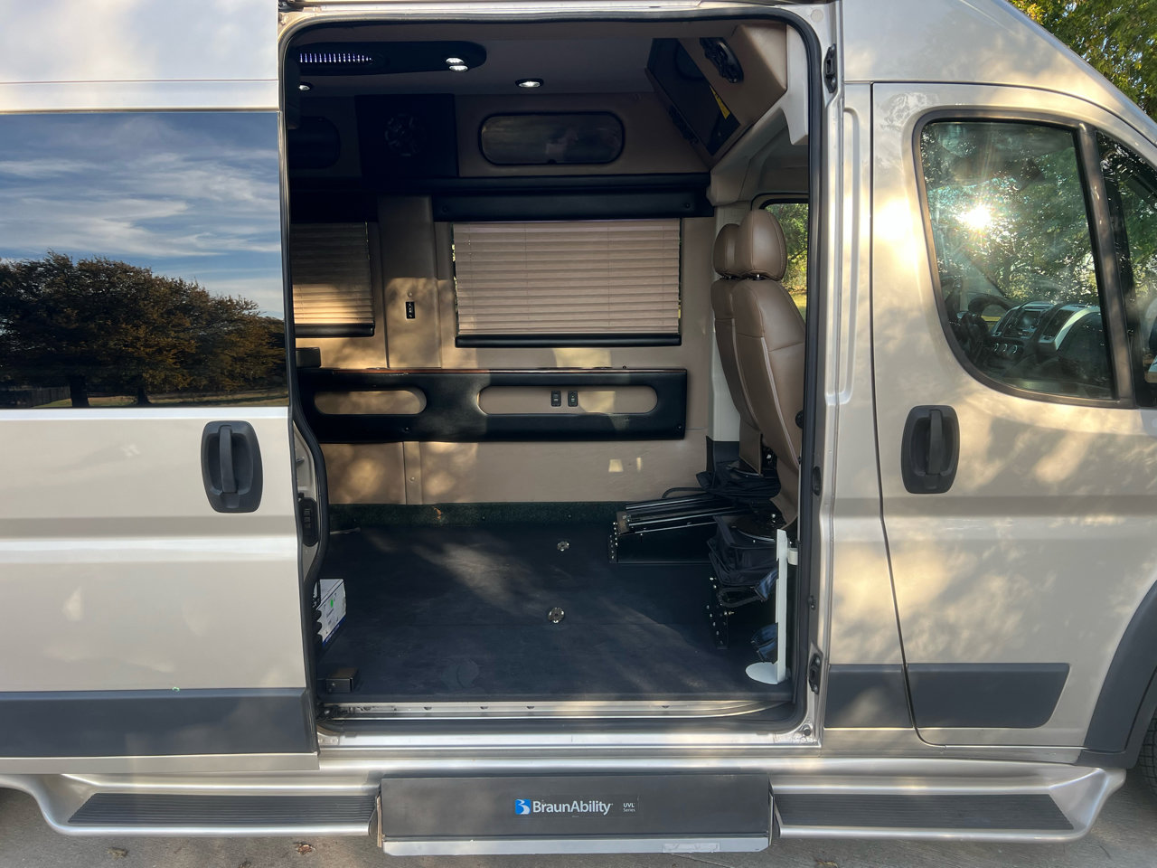 Used 2017 RAM ProMaster 2500 w/ Premium Appearance Group image 2
