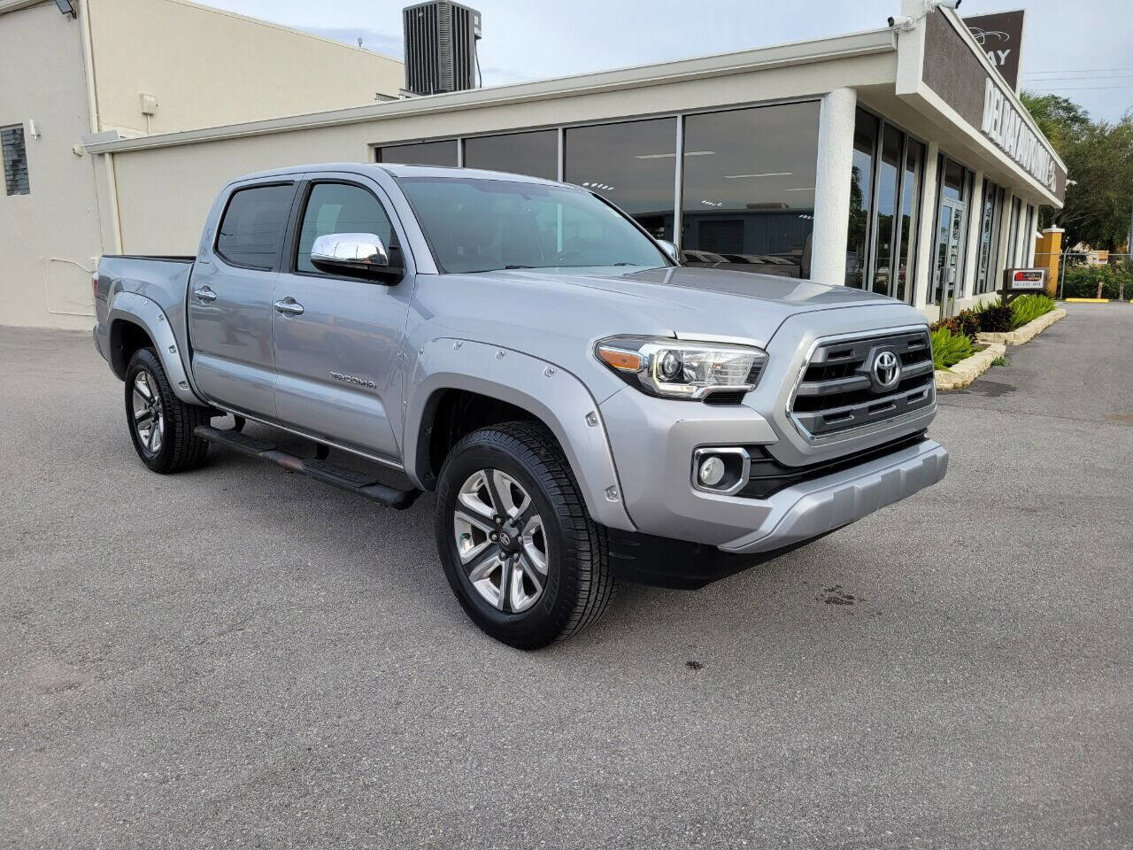 Used 2017 Toyota Tacoma Limited w/ Tow Package RWD image 1